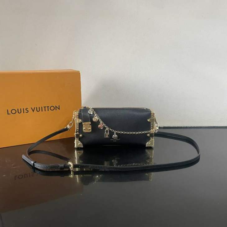 Picture of Louis Vuitton Handbags _SKUfw242007313fw